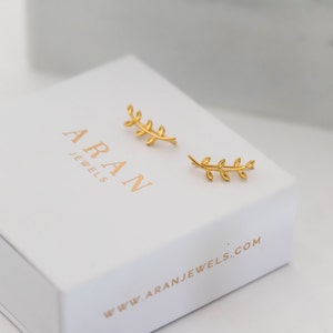 Climbing earrings in the shape of olive leaves in sterling silver and 24k gold plated Gold plated/Baño oro