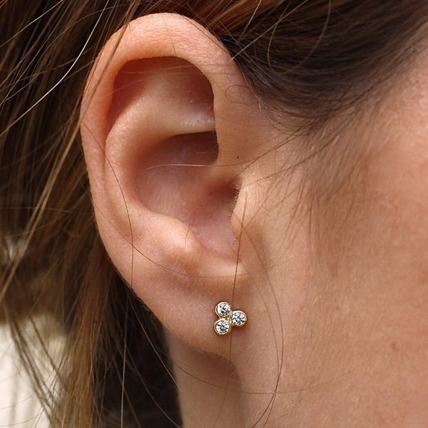 Tiny earrings with three round white zircons, three stud-like points