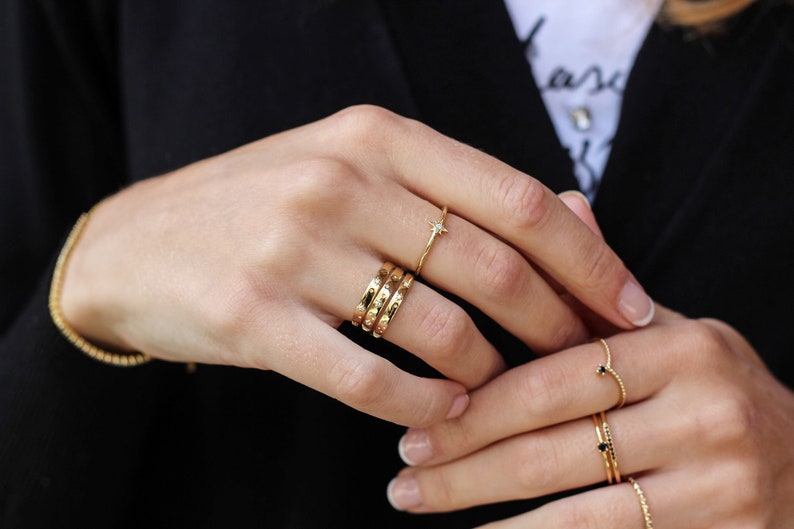 Breiter goldener Dreifachring mit Sternen und Zirkonen aus Sterlingsilber und 24 Karat vergoldetem Silber Bild 8