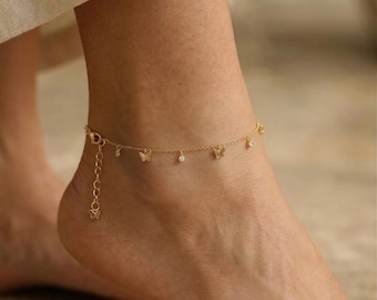 Enkelbandje van sterling zilver met vlinders en zirkonia.