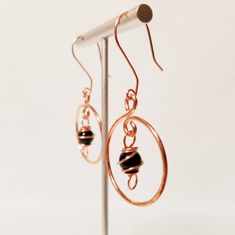 textured wire Copper and onyx dangle earrings handmade textured wire dangle earrings onyx statement earring bare copper wire earrings