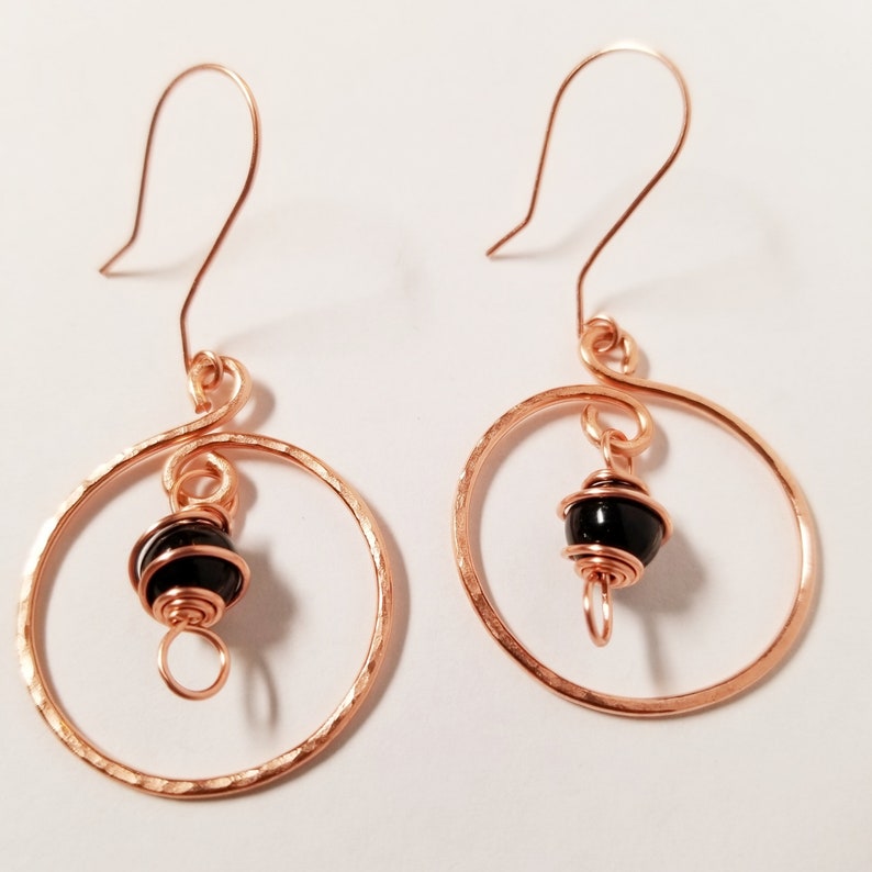 textured wire Copper and onyx dangle earrings handmade textured wire dangle earrings onyx statement earring bare copper wire earrings