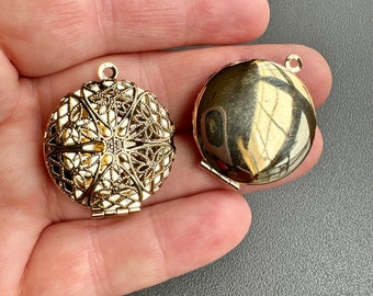 Lovely shiny gold plated filigree fronted lockets!