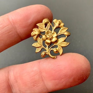 Beautiful vintage brass floral inspired design on these stampings! From the Haskell buyout. Sold per pair. SKU 14215