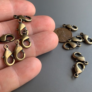 Langostas de latón chapado en latón antiguo de fabricación estadounidense de increíble calidad. ¡De Rhode Island! Se venden por 12 piezas. SKU 03112