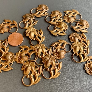 GORGEOUS vintage brass floral stamping from the Miriam Haskell estate buyout! Sold per six pieces. SKU 02324
