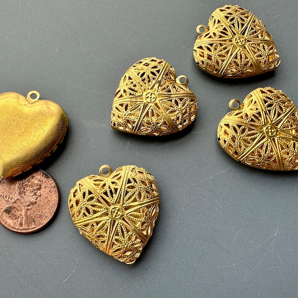 Lovely vintage brass filigree faced heart locket! Opens and closes with ease. Sold per piece. SKU 16019