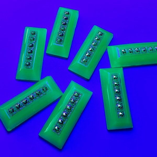 Semi translucent deep palace green vintage glass cabochons! Exquisite details and even are UV reactive to boot!