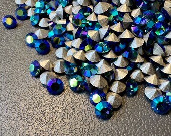 Neu in der Taschentuchpackung Swarovski Xilion Chatons! 1028 PP32 (SS17). Montana AB. 36 Stück pro Lot. SKU 17125