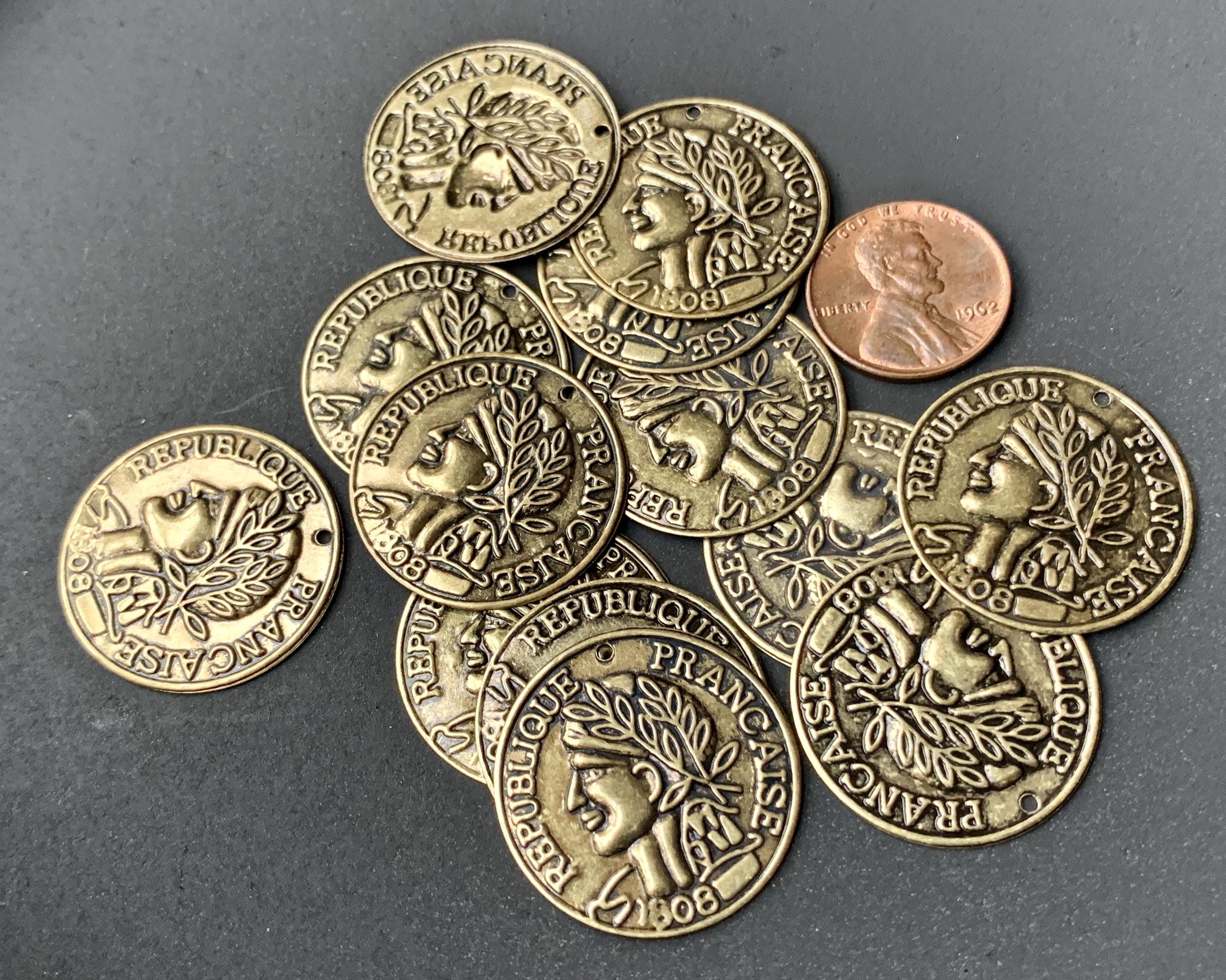 Republique Francaise」コインチャームの美しい複製品です。アンティーク真鍮仕上げ。10 個単位で販売。SKU 00917 -  Etsy 日本