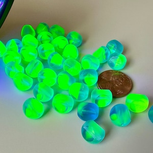 Lovely color combination in these marvelous matte UV reactive/Vaseline glass beads! Contemporary Czech!!