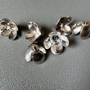 I LOVE the sheer elegance and versatility of these vintage floral bead cones/caps/components! Sold per lot of six pieces. SKU 12102