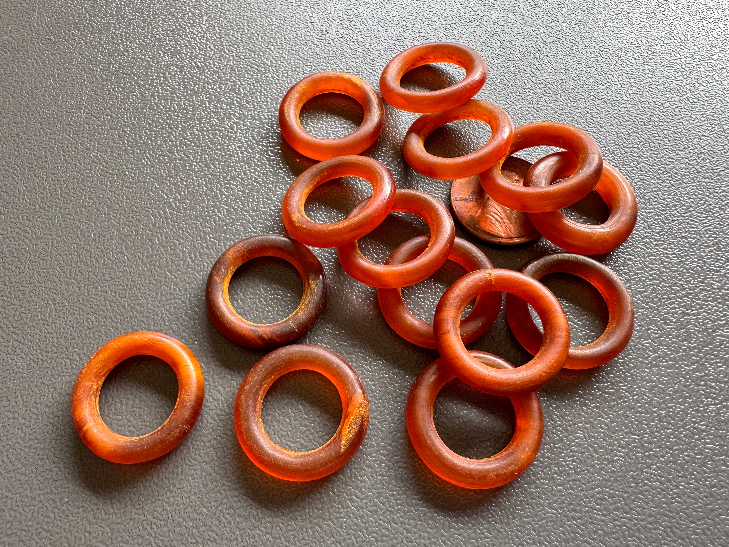 西ドイツ製の美しいヴィンテージアクリルリング/部品。20個単位で販売 
