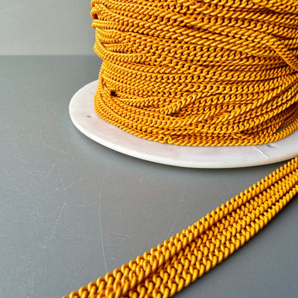 Gorgeous gamboge/saffron yellow enameled chain!