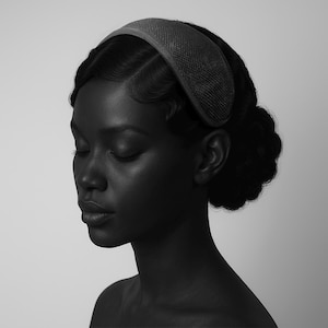 バックラム丸型ヘッドバンドベース – 10.25インチ x 3.6インチ | DIY帽子、ブライダル＆ファッションデザインに最適な、多彩なカラーバリエーションの帽子用ファシネーターベース