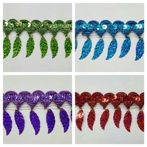 クラフト、コスチューム、またはホームデコレーター用の葉の交互スパンコールフリンジトリム。スパンコールトリムの価格は2ヤードあたりです。