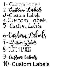 Op de afbeelding: Een lijst met nummers 1 tot en met 10 met de tekst "Custom Labels" naast elk nummer. De tekst is in een zwart cursief lettertype.