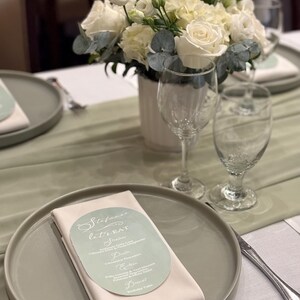 Cartes de menu, fleurs vertes et cartes de menu or, menus, menu de table