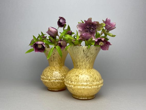 ウランガラスの花瓶 黄色 by チェコボヘミアガラス チェコ ボヘミア