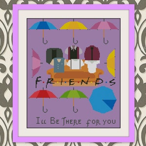 Puede incluir: Un patrón de punto de cruz morado que presenta el icónico sofá naranja del programa de televisión "Friends". Los personajes están representados por su ropa y accesorios característicos. El texto "F.R.I.E.N.D.S" se muestra debajo del sofá, y la frase "I'll Be There For You" está en la parte inferior del patrón.