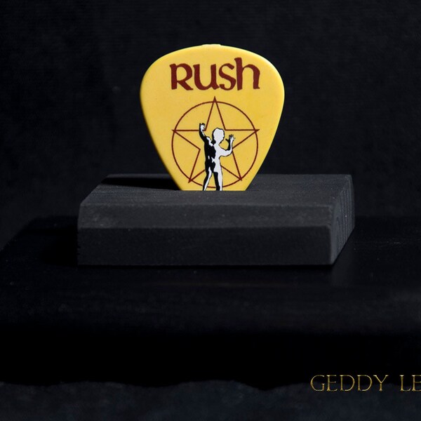 Geddy Lee: authentic guitar pick in a display case