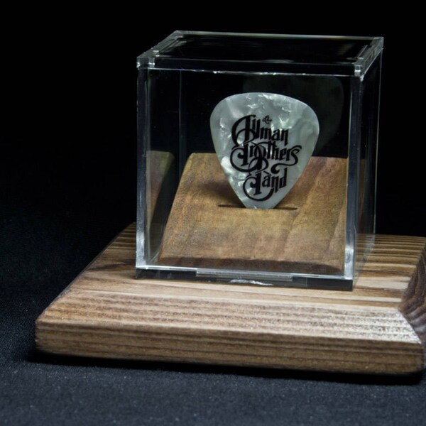 ALLMAN BROTHERS BAND: commemorative guitar pick and display case