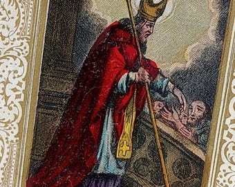 Könnte beinhalten: Ein Vintage-Religionsbild, das einen Heiligen in einem roten Gewand zeigt, der einen Stab hält. Der Heilige steht über einem Grab mit einer Person darin. Das Bild ist in Gold gerahmt und trägt unten den Text "St. Edmond. St. Edmund".