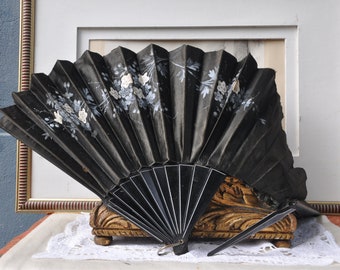 金絹楠 アンティーク　扇子　天然素材　彫刻 細密彫刻『松鶴延年扇子』専用台座付 東京書芸館公式通販 | 工芸品