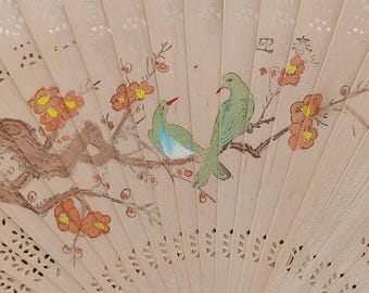 Vintage 1950s Chinesischer Sandelholz Handfächer, Original Box & Anhänger