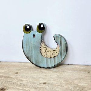 Houten muurdecoratie met naaktslak