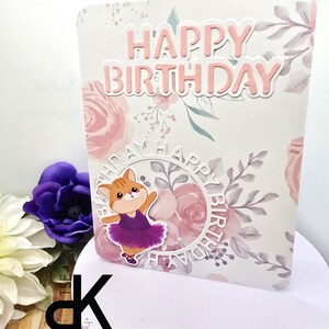 Carte d'anniversaire fantaisiste de chaton, carte vierge à l'intérieur, personnages mignons, cartes en couches, design floral mignon, carte faite main, Svg, carte de voeux