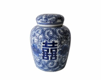 Vintage  Blue and White Chinoiserie Double Happiness Ginger Jar // Vintage Blue and White Double Happiness Ginger Jar with Lid