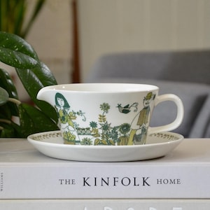 Vintage Figgjo Flint Made in Norway ‘Market’ Gravy Boat with Underplate, Turi Gramstad Oliver Design, 1970s, Scandinavian Kitchen Decor