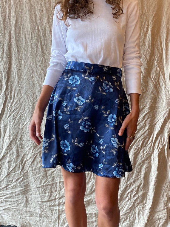 1990s Blue Floral Satin Miniskirt - image 1