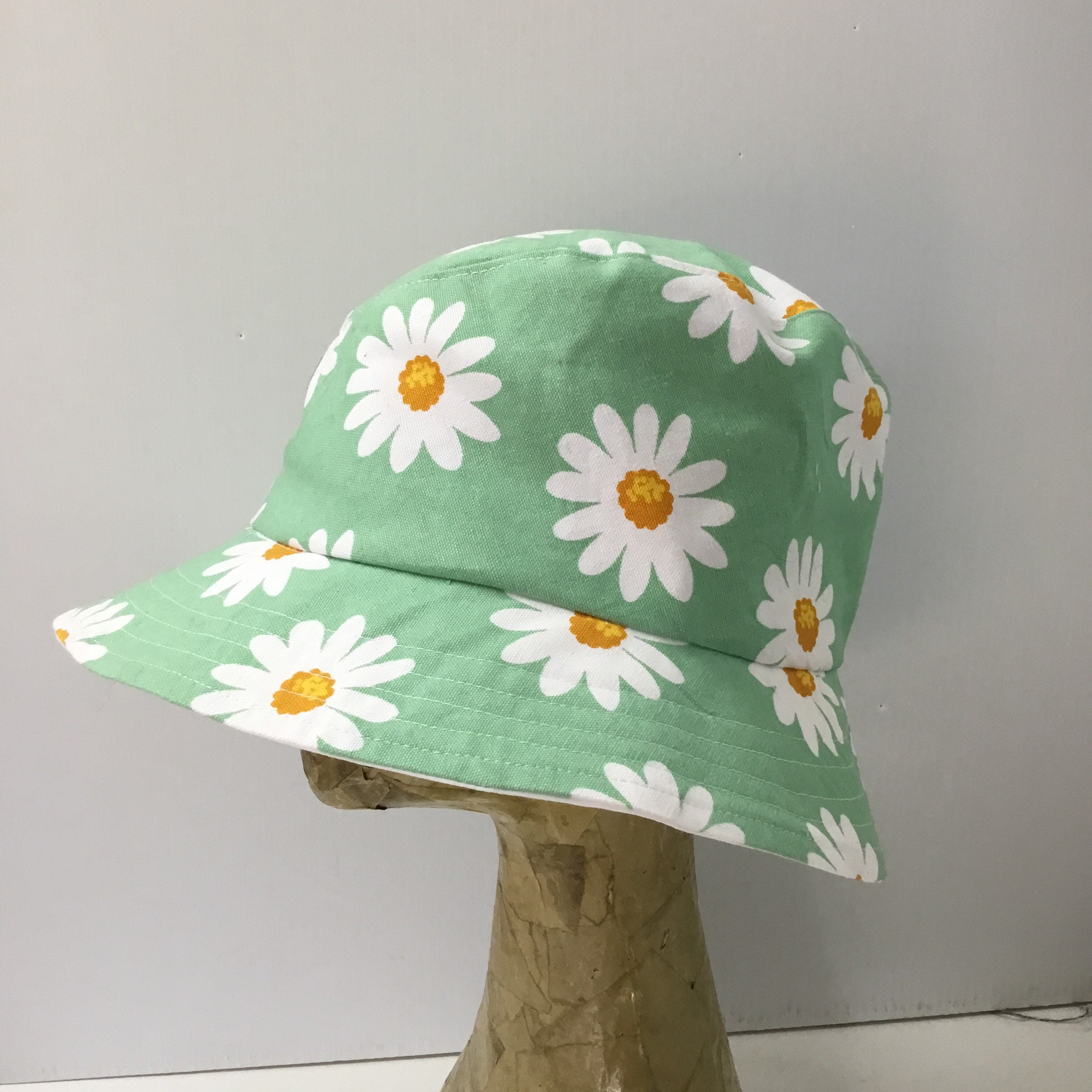 Womens Bucket Hat 62 Green White Daisy 