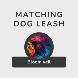 以下が含まれることがあります： 花柄のカラフルな犬用リード。リードの名前は「Bloom veil」です。