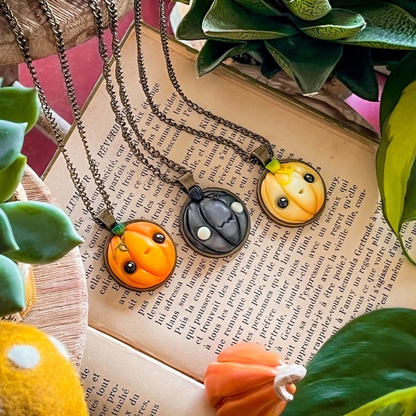 Collier Citrouille mignonne phosphorescent Halloween (fimo) chaîne réglable 50cm pendentif médaillon automne spooky cute fluoresente creepy