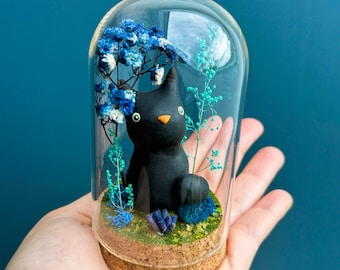 Chat noir / décor sous cloche en verre / féérique miniature animal mignon chat dans l'herbe fleuri enchanté fleur séchée décoration 2