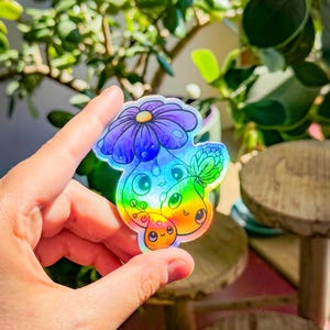 STICKER HOLOGRAPHIQUE les p'tites pousses sous la rosée / plastifié / petite créature mignonne magique esprit nature coloré déco à coller