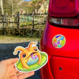 Grand STICKER spécial VOITURE / ULTRA résistant eau soleil / Crapouilleau / plastifié créature mignonne magique