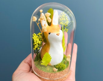 Lapin doré / décor sous cloche en verre / féérique miniature animal mignon chat dans l'herbe fleuri enchanté fleur séchée décoration 1