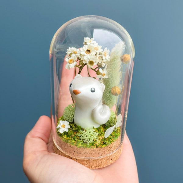 Loutre argentée / décor sous cloche en verre / féérique miniature animal mignon printemps fleuri enchanté fleur séchée décorations 1