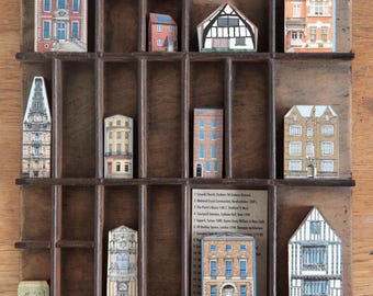 Antiker Setzkasten: Einzigartige Sammlung von Holzobjekten aus der Zeit der Antike