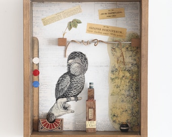 Schaukasten-Collage Kunstwerk 'Arte of Gardening' in Vintage Altholz Handgemachte Rahmen