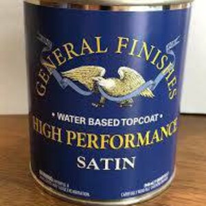 K&ouml;nnte beinhalten: Eine Dose General Finishes High Performance Satin, ein wasserbasierter Decklack.