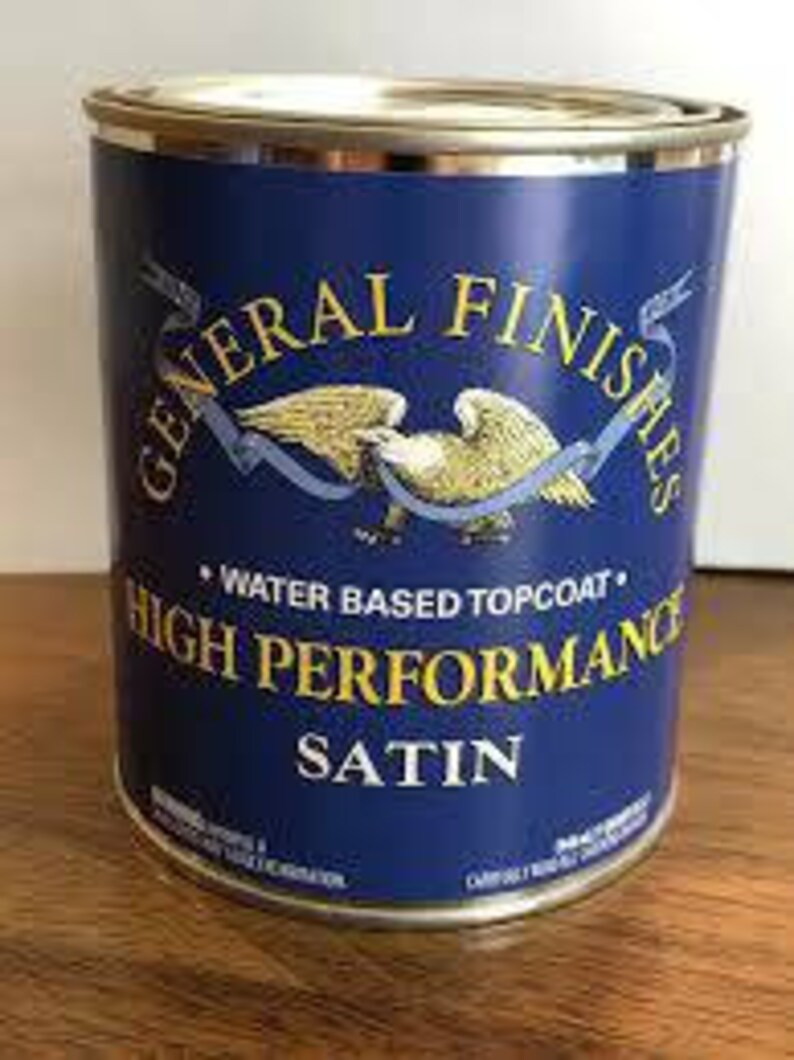 K&ouml;nnte beinhalten: Eine Dose General Finishes High Performance Satin, ein wasserbasierter Decklack.
