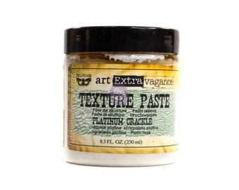 Puede incluir: Un tarro blanco de pasta de textura craquelada platino de la marca Firmabair art Extra vagance. El tarro está etiquetado con el nombre del producto, el color y el tamaño: 8,5 fl oz (250 ml).