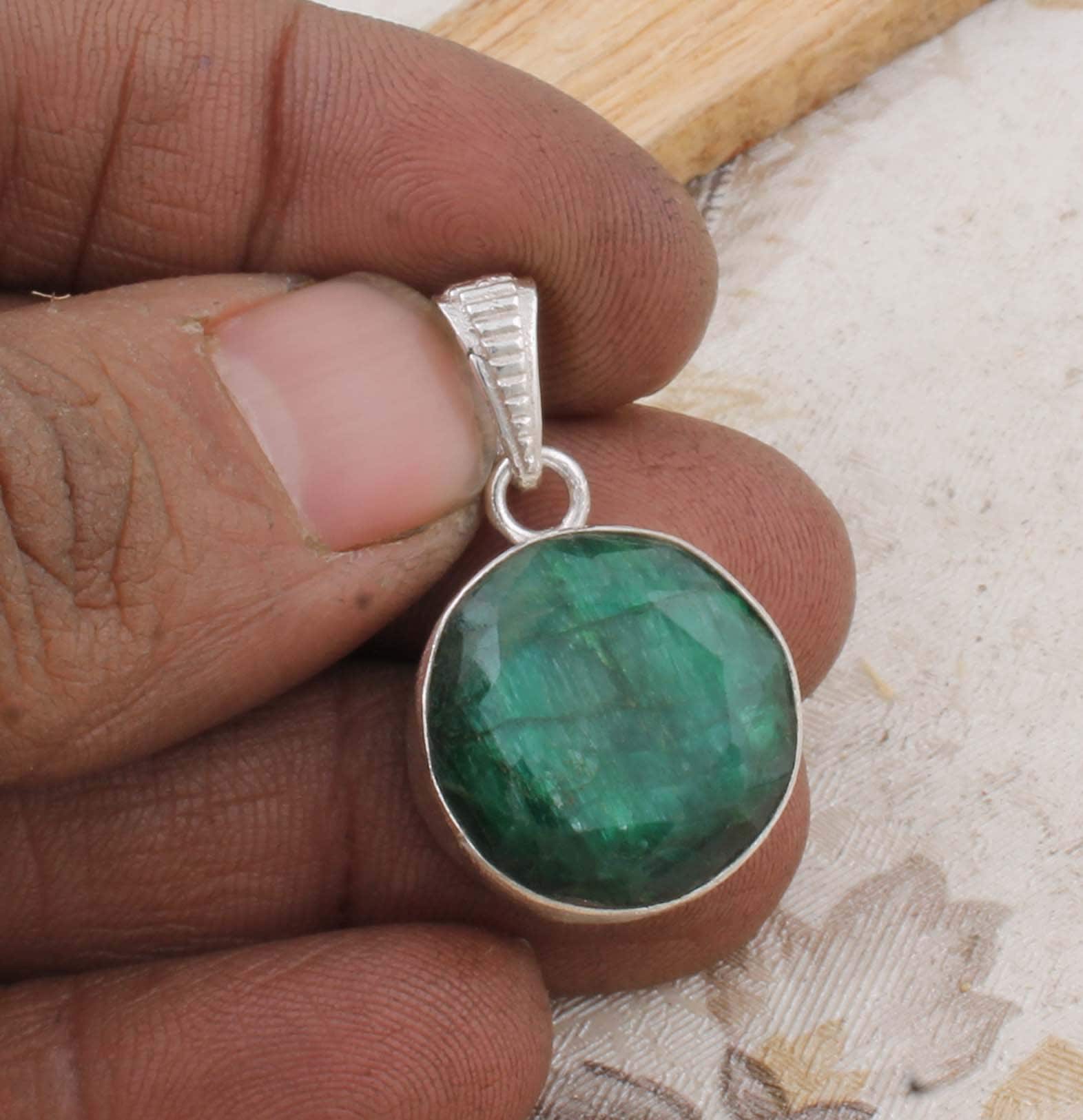 Pendentif En Argent 925 Avec émeraude Verte Naturelle - Fait Main, Longueur 2,5 Pouces