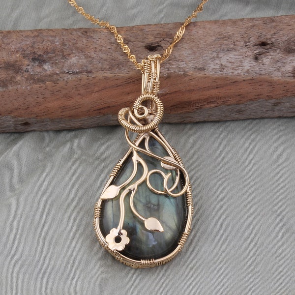 14 K Gold Pleated Necklace Pendant | Labradorite Pendant | Multi Fire Labradorite Pendants | Gold Wire Wrapped Pendant | Gift item Pendant..