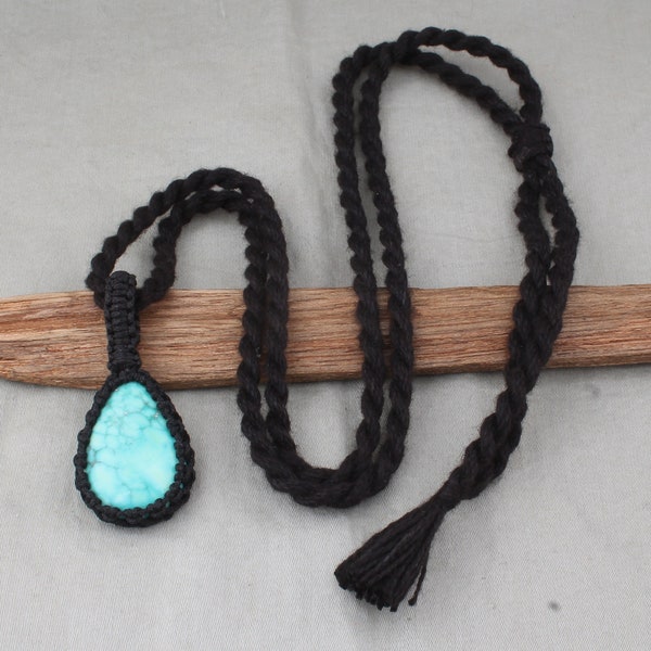 Collana con ciondolo in macramè turchese tibetano fatto a mano: gioielli con pietre preziose boho